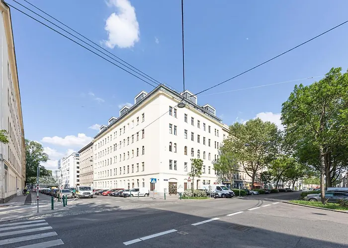 Premium With Free Garage Parking Included! Close To Metro U2 And Congress Center! Vienne