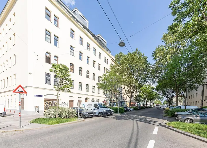 Premium With Free Garage Parking Included! Close To Metro U2 And Congress Center! * Vienne
