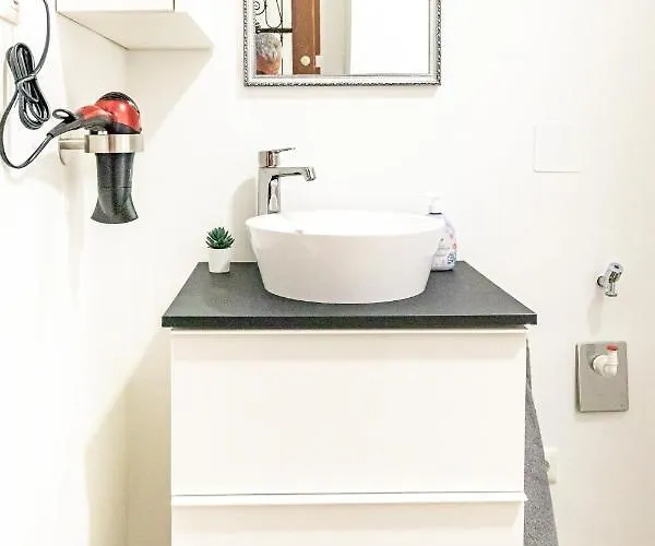 Premium With Free Garage Parking Included! Close To Metro U2 And Congress Center! Appartement *