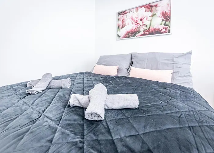 Premium With Free Garage Parking Included! Close To Metro U2 And Congress Center! Appartement