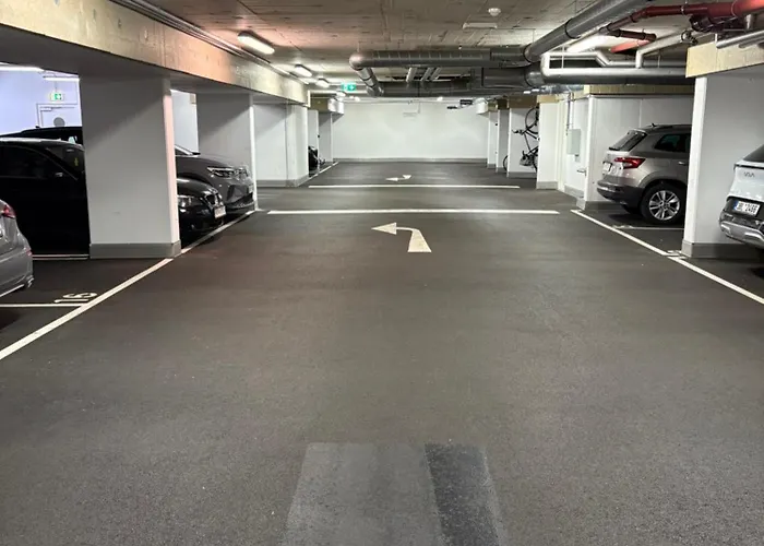 Premium With Free Garage Parking Included! Close To Metro U2 And Congress Center! Vienne