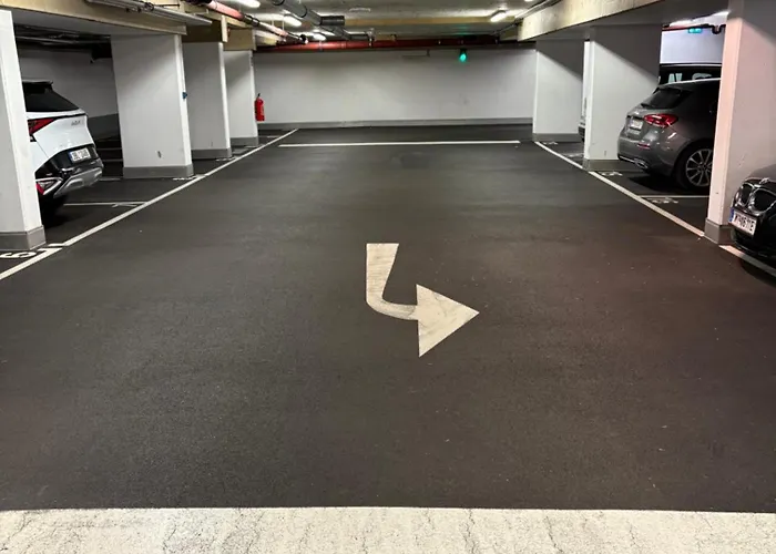 Premium With Free Garage Parking Included! Close To Metro U2 And Congress Center! Vienne